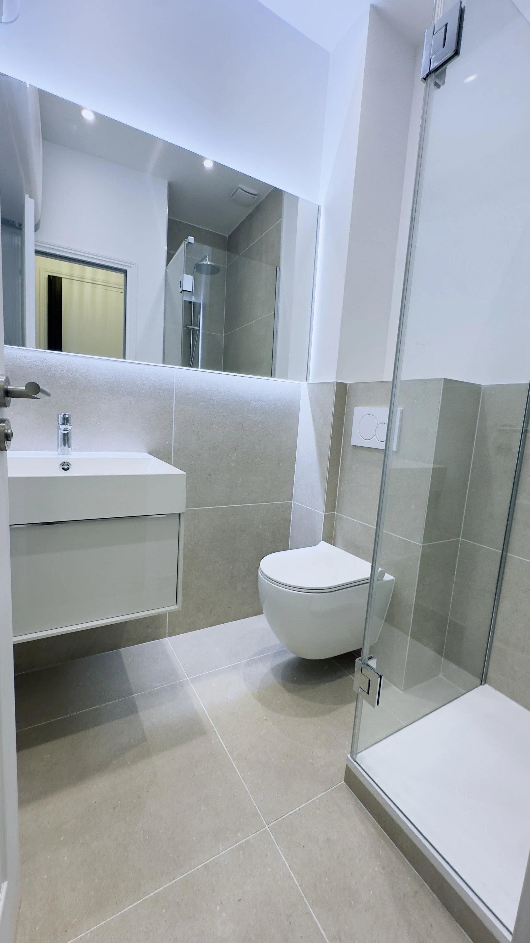CLARION CONSTRUCTION -renovation-salle-de-bain-paris13-moderne-douche-wc-1